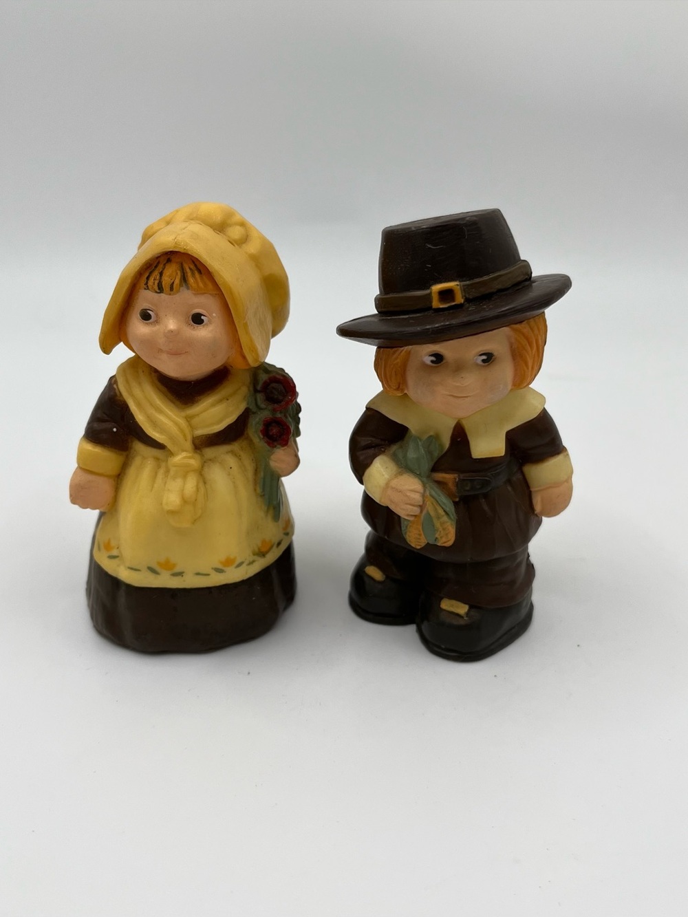 Vintage Hallmark Thanksgiving Resin Pilgrims Salt & Pepper Shaker - Set of 2